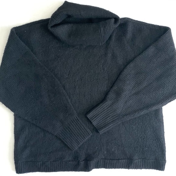 NEW LOOK MATERNITY Turtle Sweater Pullover. Black. M - Picture 2 of 4